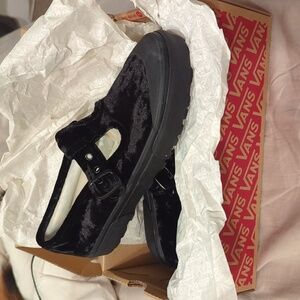 BNWT Vans Crushed Black Velvet Maryjanes - Sz 8